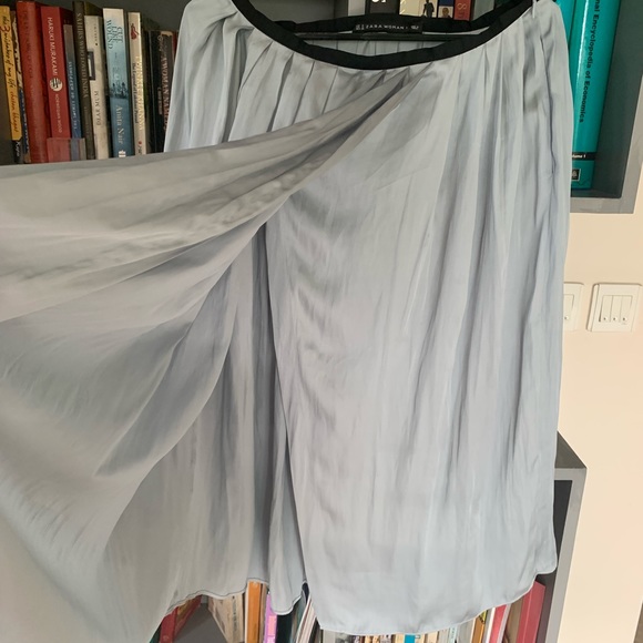 ZARA sky blue midi satin skirt with zip on side and slit in front. - Picture 6 of 8